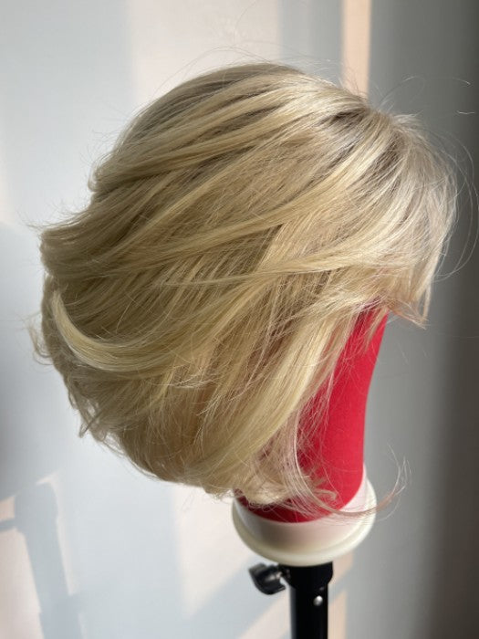 Perruque synthétique blonde courte élégante avec frange par imwigs®