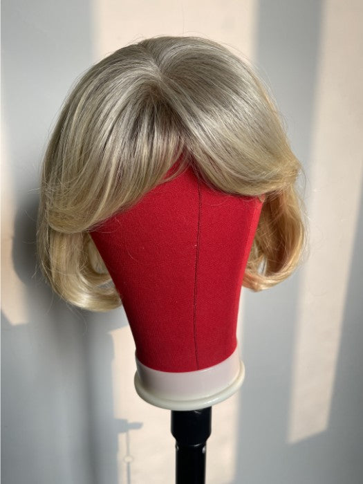 Perruque synthétique blonde courte élégante avec frange par imwigs®